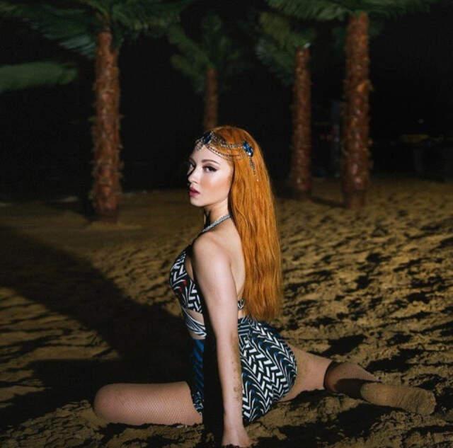 Ece Seçkin, Dünyaca Ünlü Şarkıcı Enrique Igleasias İle Düet Yaptı