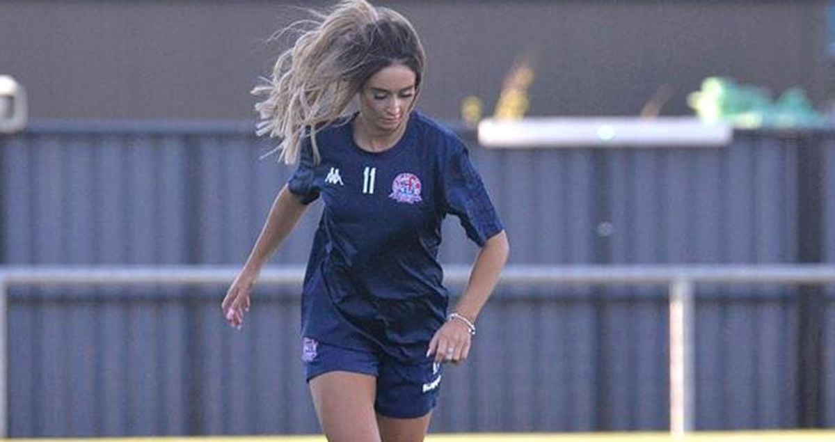 Futbolcu Laure Merrin, Sosyal Medya Paylaşımlarıyla Adından Söz Ettiriyor