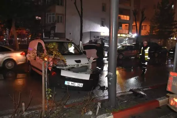 Kazada Yaralanan Sürücü, Araçtaki Etlerini Düşündü
