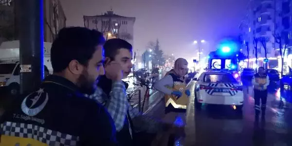 Kazada Yaralanan Sürücü, Araçtaki Etlerini Düşündü