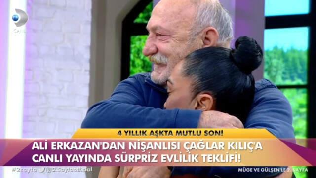 Oyuncu Ali Erkazan, Canlı Yayında Kendisinden 23 Yaş Küçük Nişanlısına Evlilik Teklifi Etti