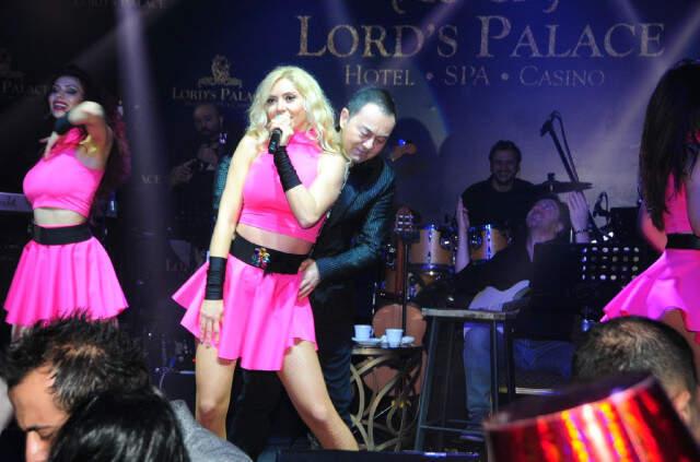 Serdar Ortaç, Chloe Loughnan Boşanma Haberlerine Sitem Etti: Ayrılmıyoruz, Boşanmıyoruz