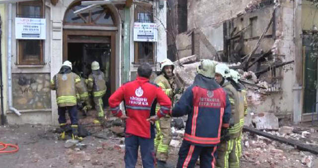 Son Dakika! Yedikule'de Bina Çöktü, 1 Kişi Enkaz Altında Kaldı