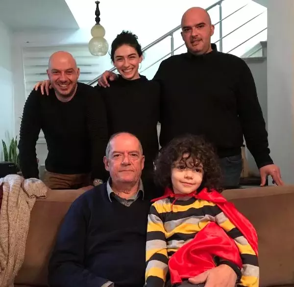 Hazar Ergüçlü, Onur Ünlü'yü Ailesiyle Tanıştırdı