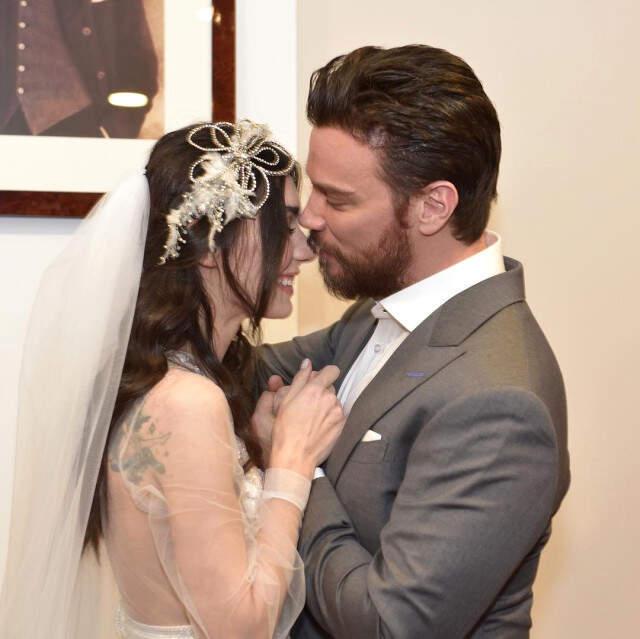 Yurt Dışında Evlenen Burcu Kıratlı ve Sinan Akçıl'ın Nikah Görüntüleri Ortaya Çıktı