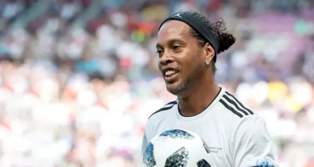 Bankada Parası Kalmayan Ronaldinho'ya Yurt Dışına Çıkış Yasağı Bankada Parası Kalmayan Ronaldinho'ya Yurt Dışına Çıkış Yasağı