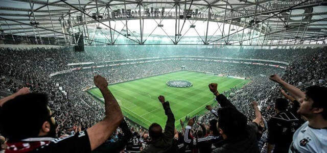 Beşiktaşlı Taraftarlar, Kadın Basketbol Maçında: Hırsız Burak Yılmaz