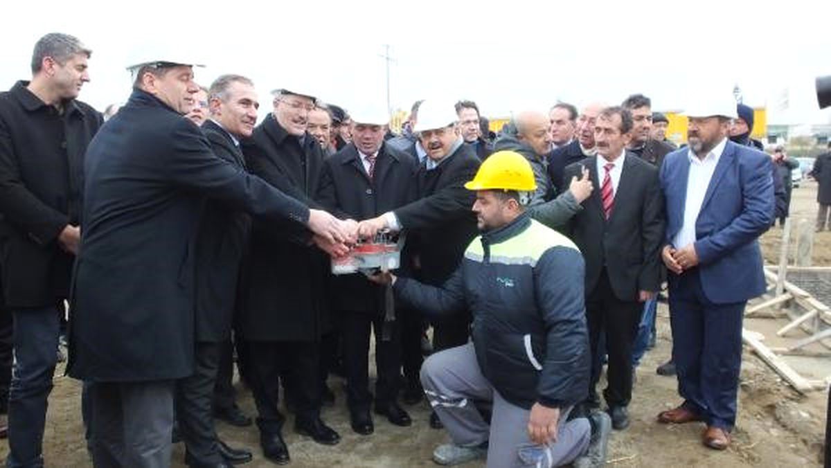 Burhaniye'de Şehir Stadyumu'nun Temeli Atıldı
