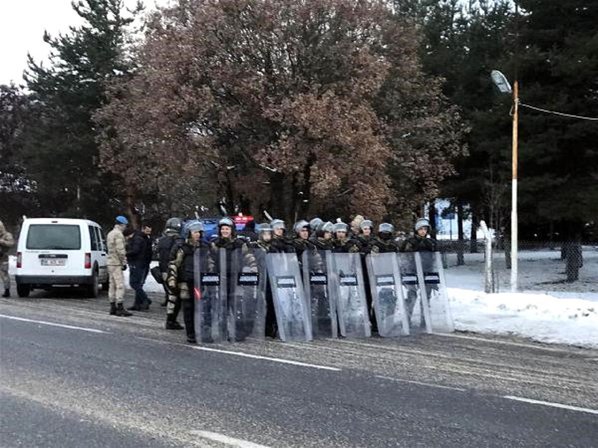 Çin'i Protesto İçin İstanbul'dan Ankara'ya Yürüyen Gruba Jandarma Engeli