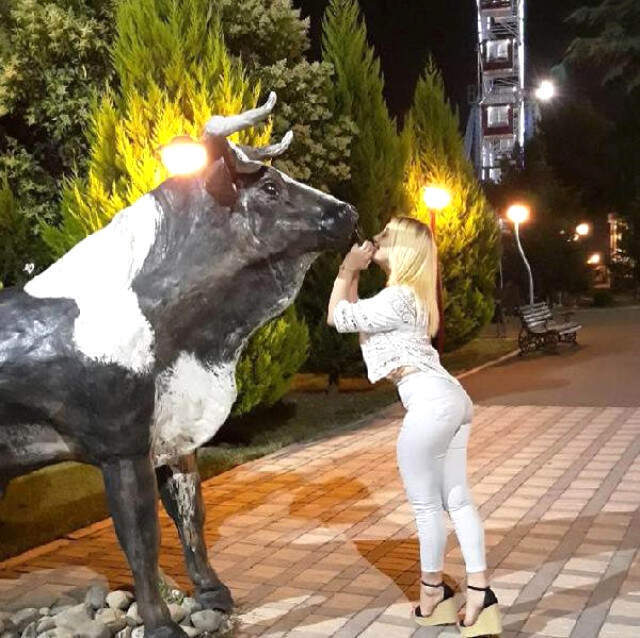 Genç Adam, Tartışma Yaşadığı Azeri Sevgilisini Yol Ortasında 55 Yerinden Bıçaklayarak Öldürdü