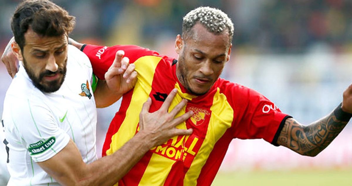 Göztepe'de Gouffran Kalacak, Ghilas'a Talip Var