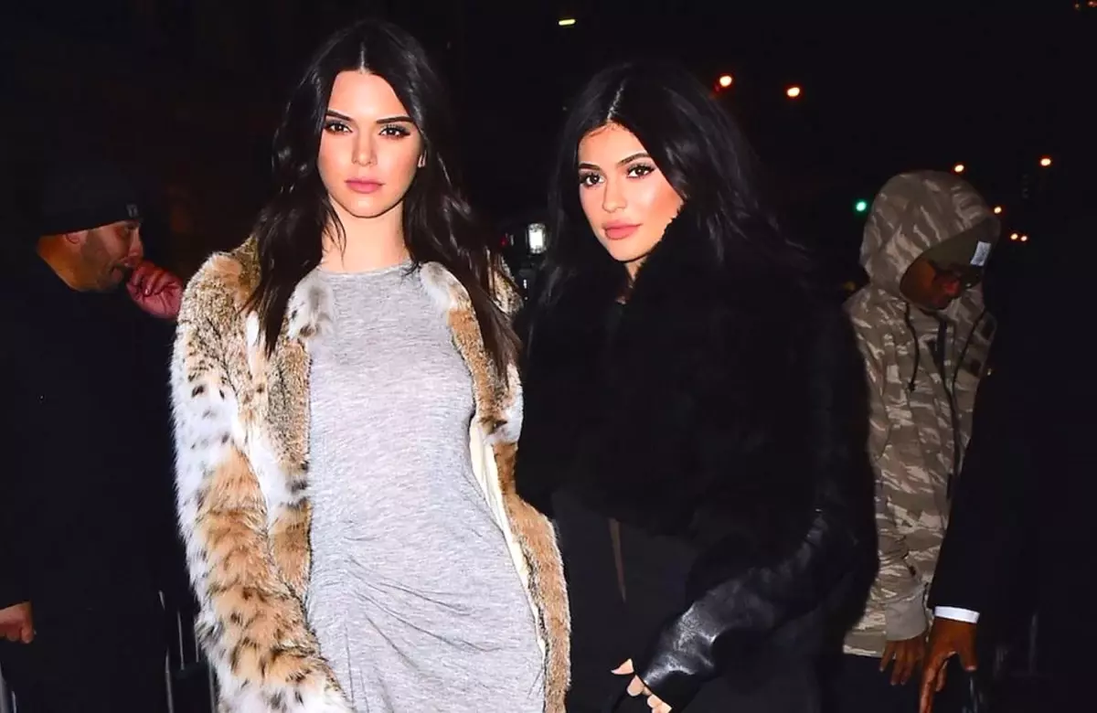 Kylie ve Kendall Jenner Yılbaşına Drake ile Girdi