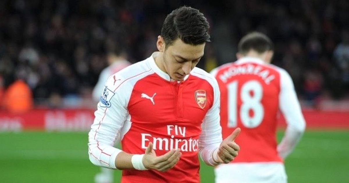 Mesut Özil'den Kabe Örtüsüyle Paylaşım