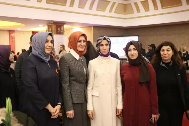 Sümeyye Erdoğan Bayraktar: 'Kadınlarımızın Siyasete Aktif Katılımı Kaçınılmazdır' Sümeyye Erdoğan Bayraktar: 'Kadınlarımızın Siyasete Aktif Katılımı Kaçınılmazdır'