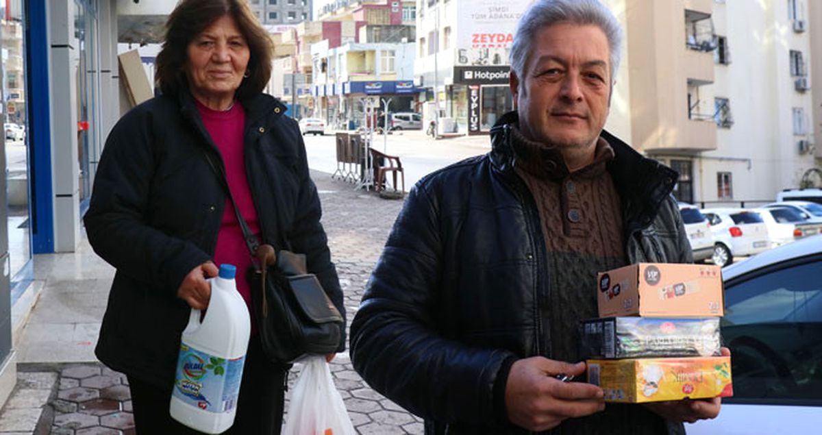 Ücretli Poşete Tepki Gösteren Vatandaşlar, Ürünleri Ellerinde Taşıdı