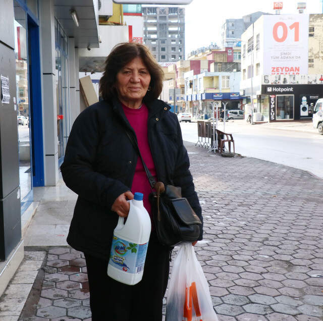 Ücretli Poşete Tepki Gösteren Vatandaşlar, Ürünleri Ellerinde Taşıdı