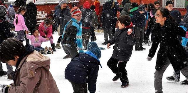 Yoğun Kar Yağışı Nedeniyle 2 İlde Eğitime Ara Verildi! İşte O İller