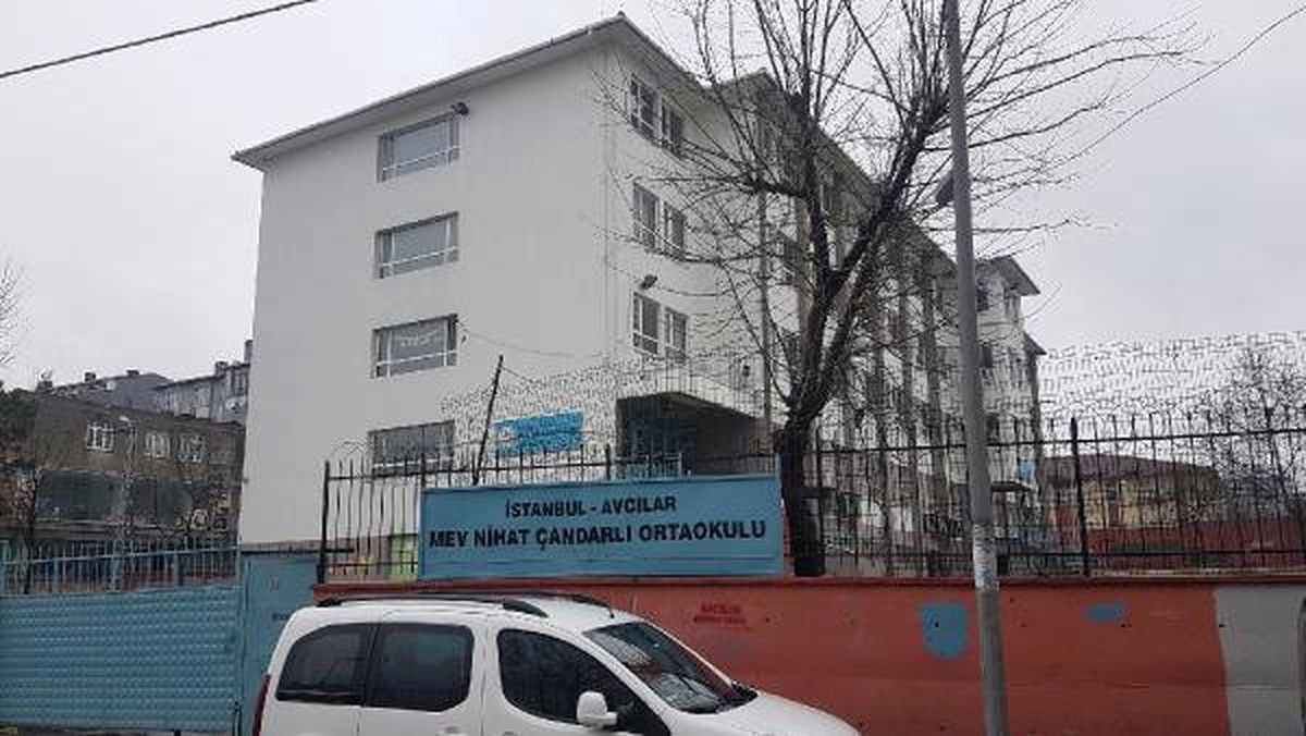 Ortaokulda Bıçaklı Kavga! 14 Yaşındaki Öğrenci Göğsünden Bıçaklandı