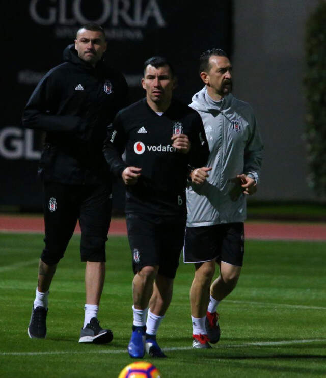 Beşiktaş, Yeni Sezon Hazırlıklarını Sürdürürken, Burak Yılmaz Takımdan Ayrı Çalıştı