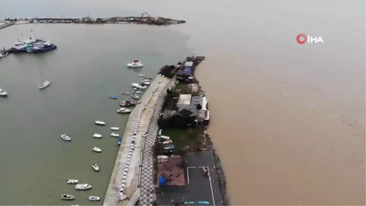 Boğluca Deresi Marmara Denizi'ni Kahverengiye Boyamaya Devam Ediyor