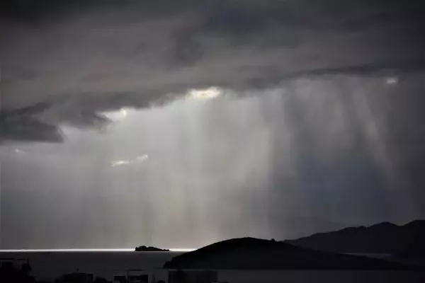 Bulutların Arasından Sızan Güneş Işınları Keyifle İzlendi