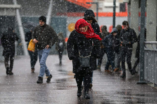 Kara Kış Marmara'yı Esir Aldı! İstanbul'da Ekipler Alarma Geçti, 4 İlde Okullar Tatil Edildi