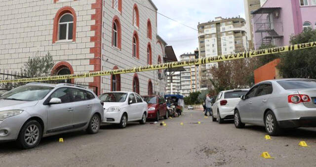 Mersin'de Cami Önünde Silahlı Kavga: 2'si Ağır 5 Yaralı