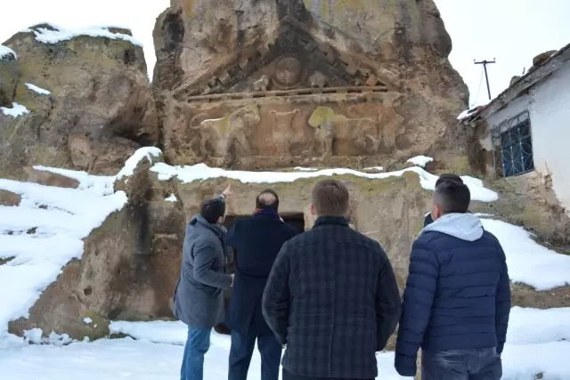 Restorasyonu Tamamlanan Himmet Baba Türbesi Alanını Yakından İncelediler Restorasyonu Tamamlanan Himmet Baba Türbesi Alanını Yakından İncelediler