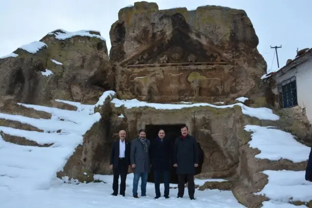 Restorasyonu Tamamlanan Himmet Baba Türbesi Alanını Yakından İncelediler Restorasyonu Tamamlanan Himmet Baba Türbesi Alanını Yakından İncelediler