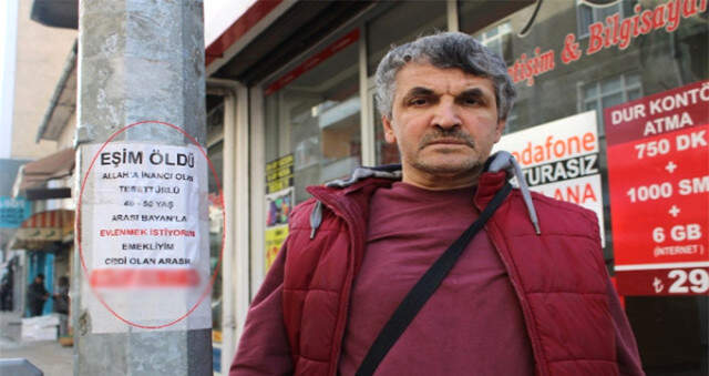 Sokaklara Astığı İlanla Eş Arıyor