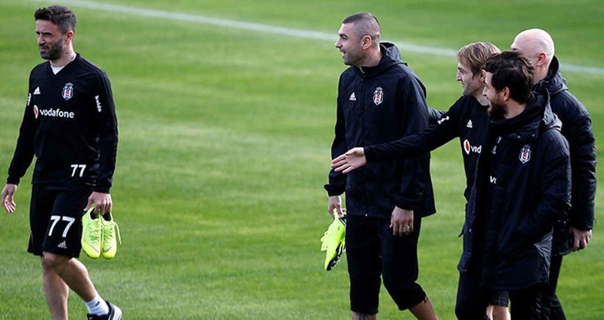 Beşiktaş'ın Yeni Transferi Burak Yılmaz, İlk Antrenmana Çıktı