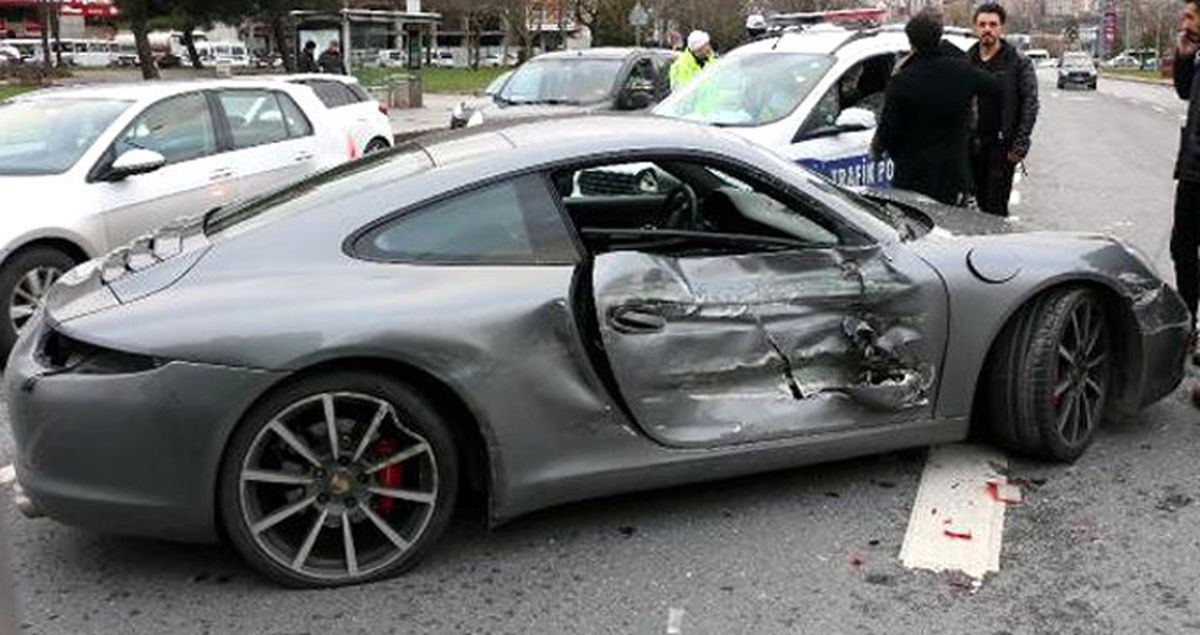 Ünlü Rallici, Lüks Aracıyla Zincirleme Kazaya Karıştı