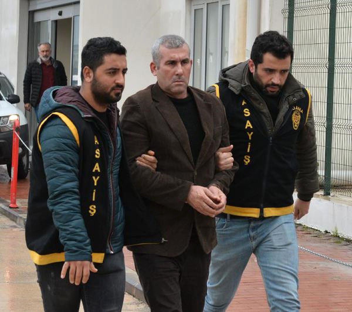 Komşusunun Alacaklıları Adresi Karıştırınca Katil Oldu: 1 Ölü, 2 Yaralı