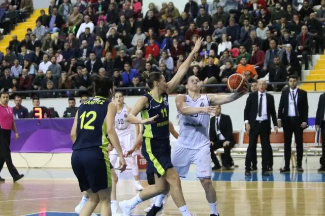 Çukurova Basketbol'un Bileği Bükülmüyor