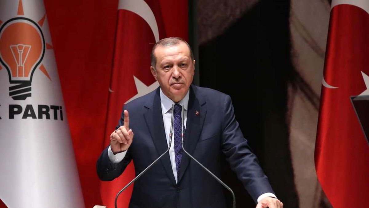 Erdoğan, Teşkilatlara 'Gerekirse Risk Alın' Deyip 'Dört Adaydan Biri Kadın Olacak' Talimatı Verdi