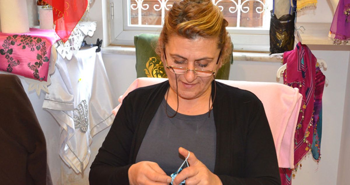 Yaklaşık 4 Saatte Örülen El Emeği Fileler, 10 TL'den Başlayan Fiyatlarla Satılıyor