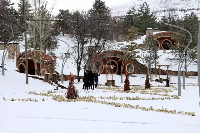 Yeni &quot;Hobbit Evleri&quot; Ay Sonunda Hizmete Giriyor haberi fotografı