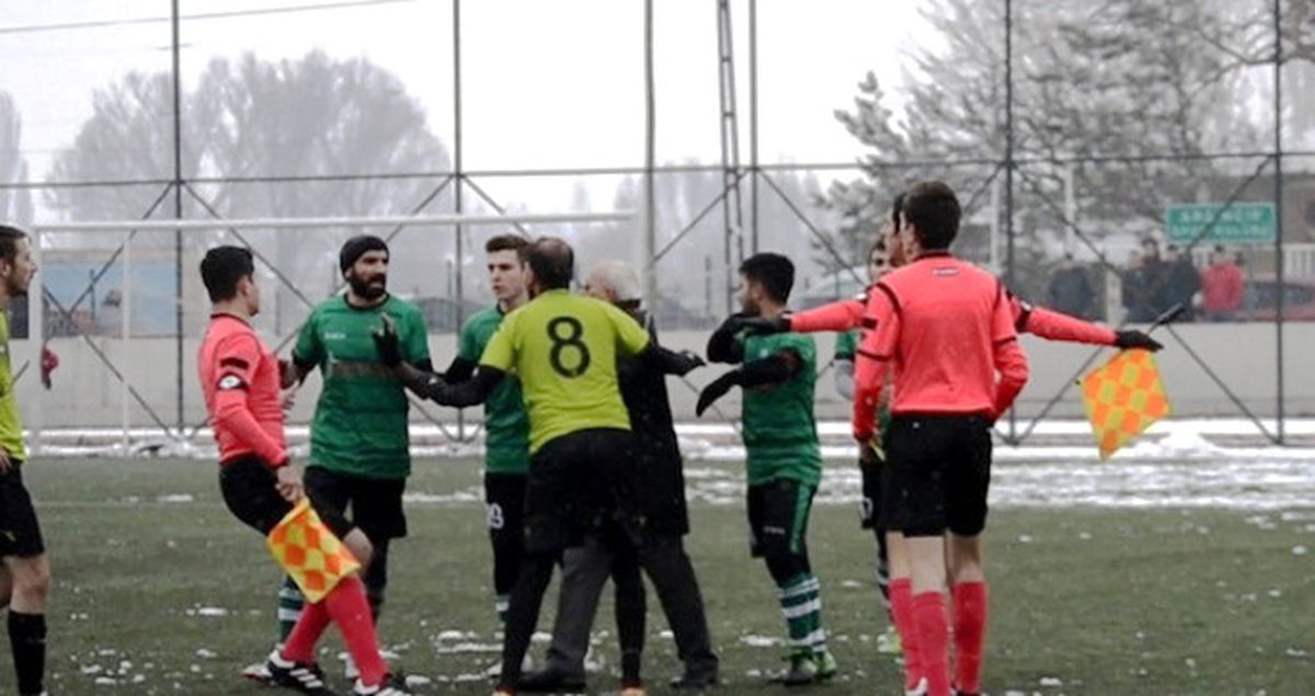 Amatör Küme Maçında Hakeme Tokat Atan Oyuncu 11 Maç Ceza Aldı