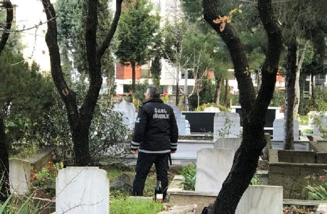 Pendik'teki Mezarlıkta Ukrayna Zanlısından Geriye Kalan İzler