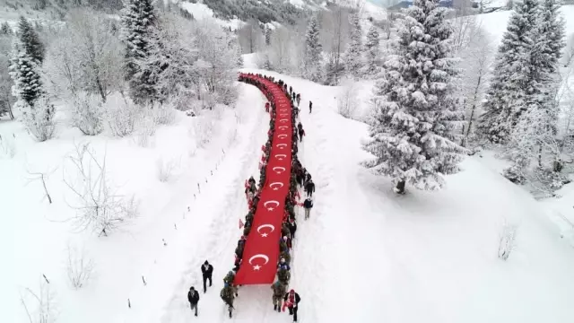 Sarıkamış Şehitleri 2 Bin 200 Rakımlı Sis Dağı'nda Anıldı Sarıkamış Şehitleri 2 Bin 200 Rakımlı Sis Dağı'nda Anıldı