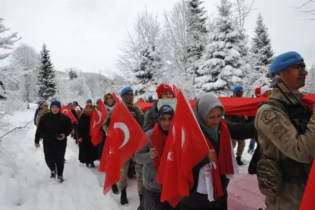 Sarıkamış Şehitleri 2 Bin 200 Rakımlı Sis Dağı'nda Anıldı Sarıkamış Şehitleri 2 Bin 200 Rakımlı Sis Dağı'nda Anıldı