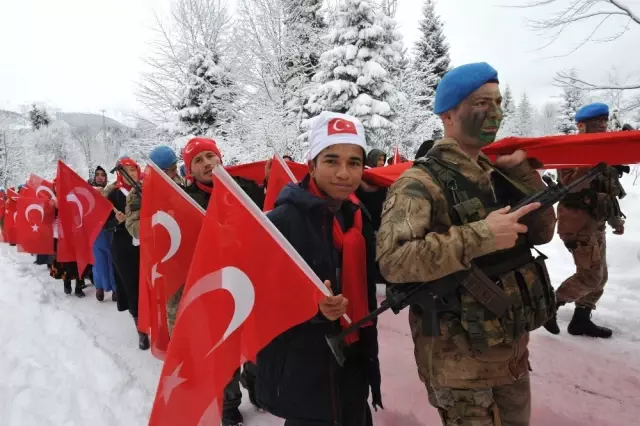 Sarıkamış Şehitleri 2 Bin 200 Rakımlı Sis Dağı'nda Anıldı Sarıkamış Şehitleri 2 Bin 200 Rakımlı Sis Dağı'nda Anıldı