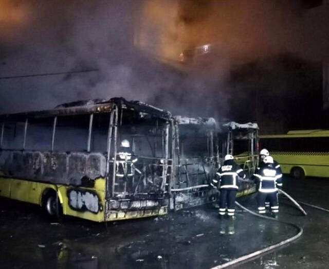 Tekirdağ'da, Park Halindeki 3 Özel Halk Otobüsü Yandı