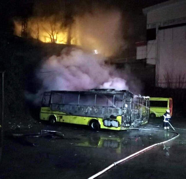 Tekirdağ'da, Park Halindeki 3 Özel Halk Otobüsü Yandı