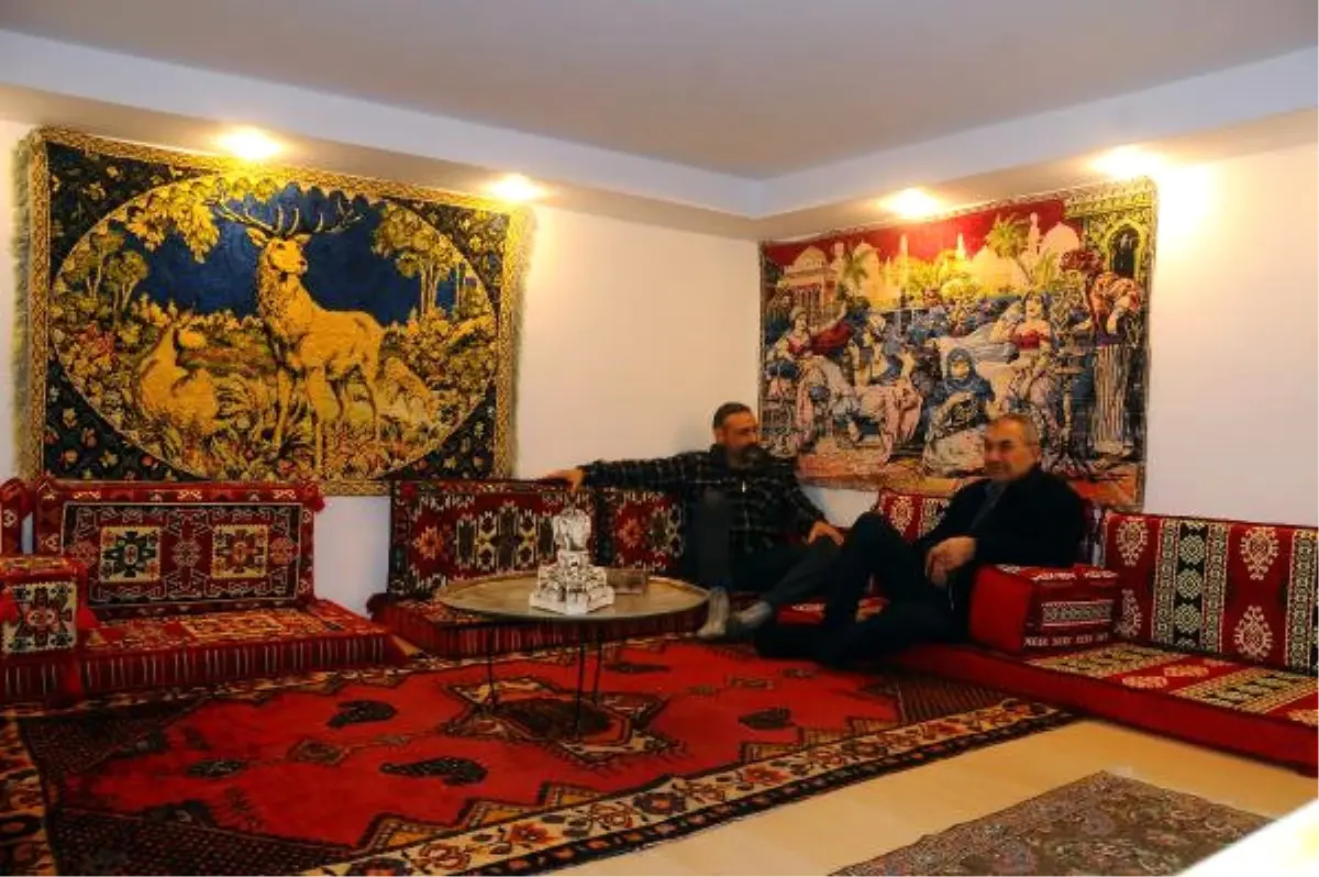 Üniversite Mezunu Halıcı, İş Yerinde Geçmişi Yaşatıyor