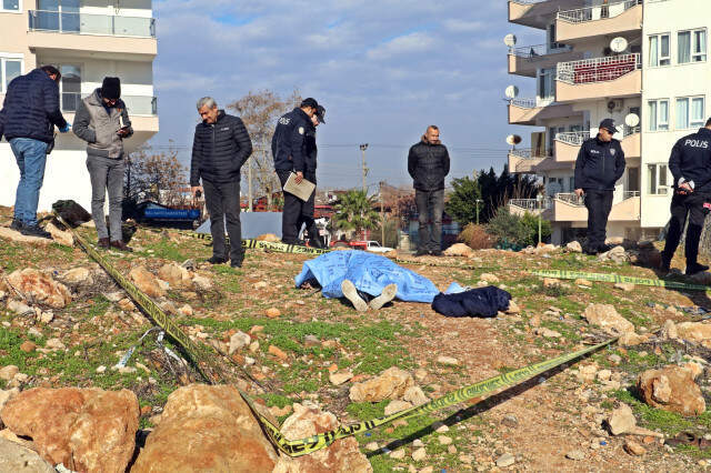 Antalya'da Kolunda Pantolon Kemeri Takılı Erkek Cesedi Bulundu