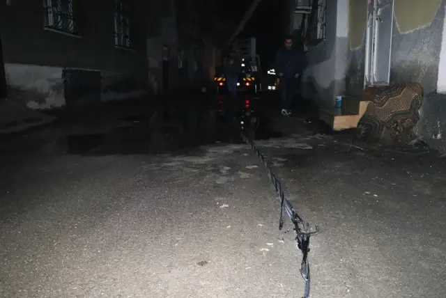 Elektrik Telleri Havai Fişek Gibi Patladı
