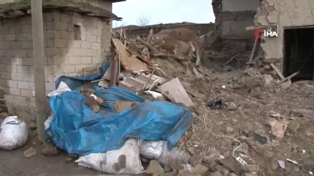 Evi Çöken, Hayvanları Telef Olan Aileye 'Ev Müjdesi' Evi Çöken, Hayvanları Telef Olan Aileye 'Ev Müjdesi'