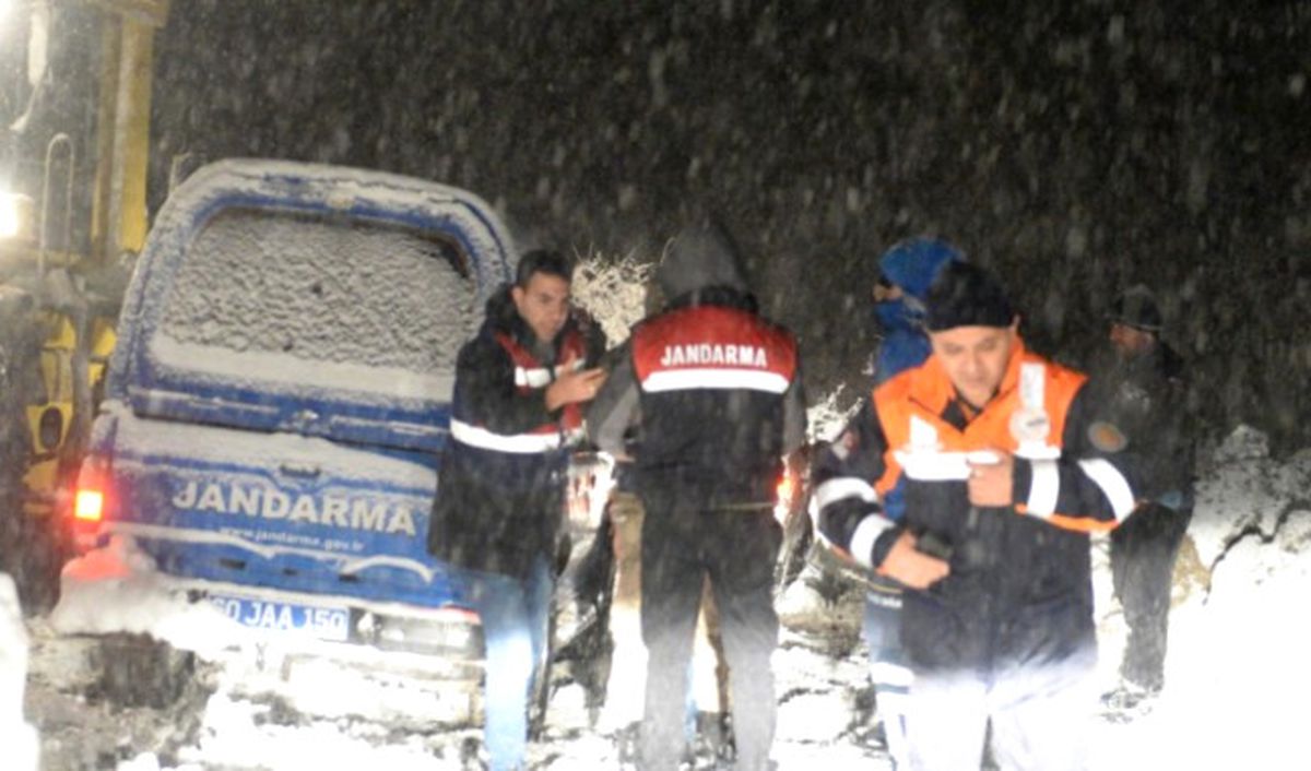 Kar ve Tipi Nedeniyle Yaylada Mahsur Kalan 4 Kişiden Biri Hayatını Kaybetti