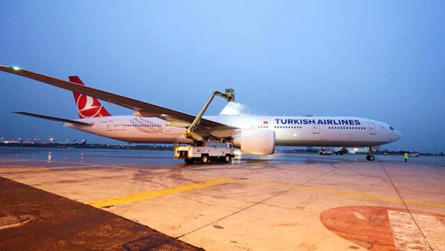 THY, Buzlanmaya Karşı Uçakları Özel Sıvılarla Yıkıyor